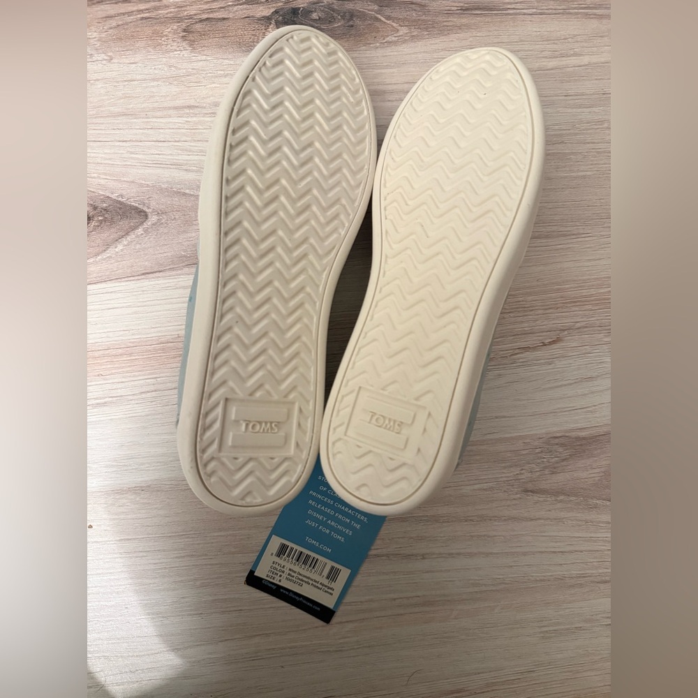 NEW IN BOX- Disney X TOMS Deconstructed Alpargata Blue Cinderella Printed Canvas - Picture 4 of 4
